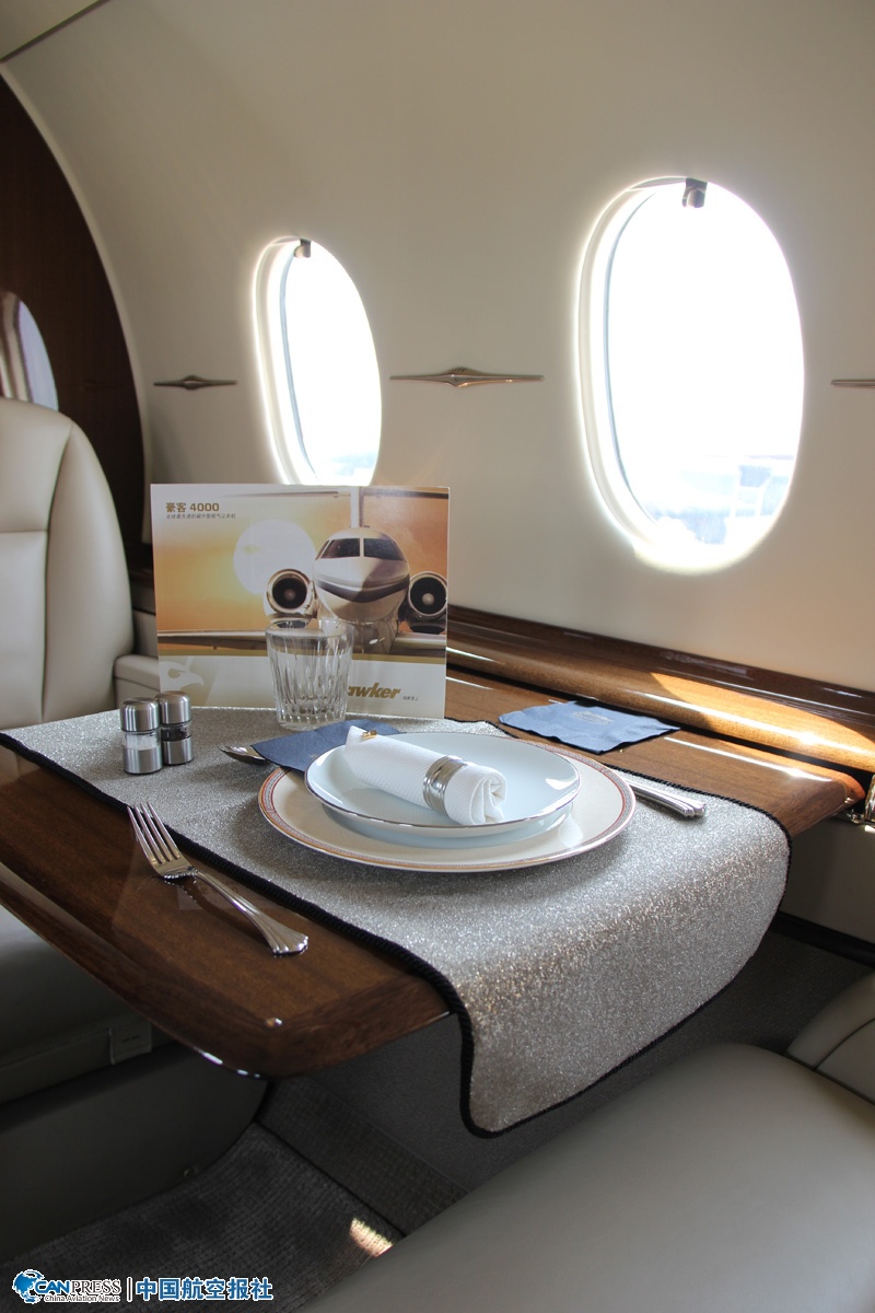 ���ͱ���4000��(n��i)��չʾ